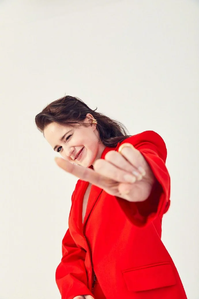 the-marvelous-mrs-maisel-season-4-rachel-brosnahan-stylecaster-photo-5