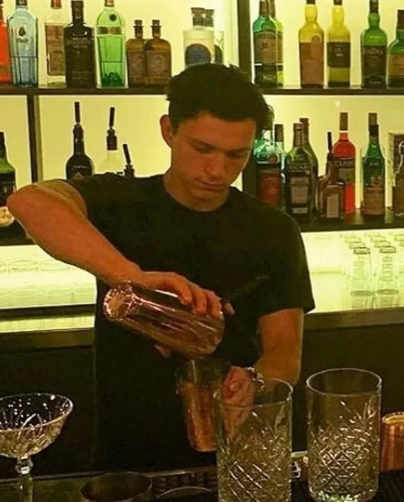 Tom Holland worked in a bar for "Uncharted", but he was later fired