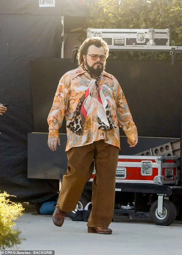 "WEIRD: The Al Yankovic Story": Daniel Radcliffe stars in Al' Yankovic biopic and chats with Yankovic himself on set