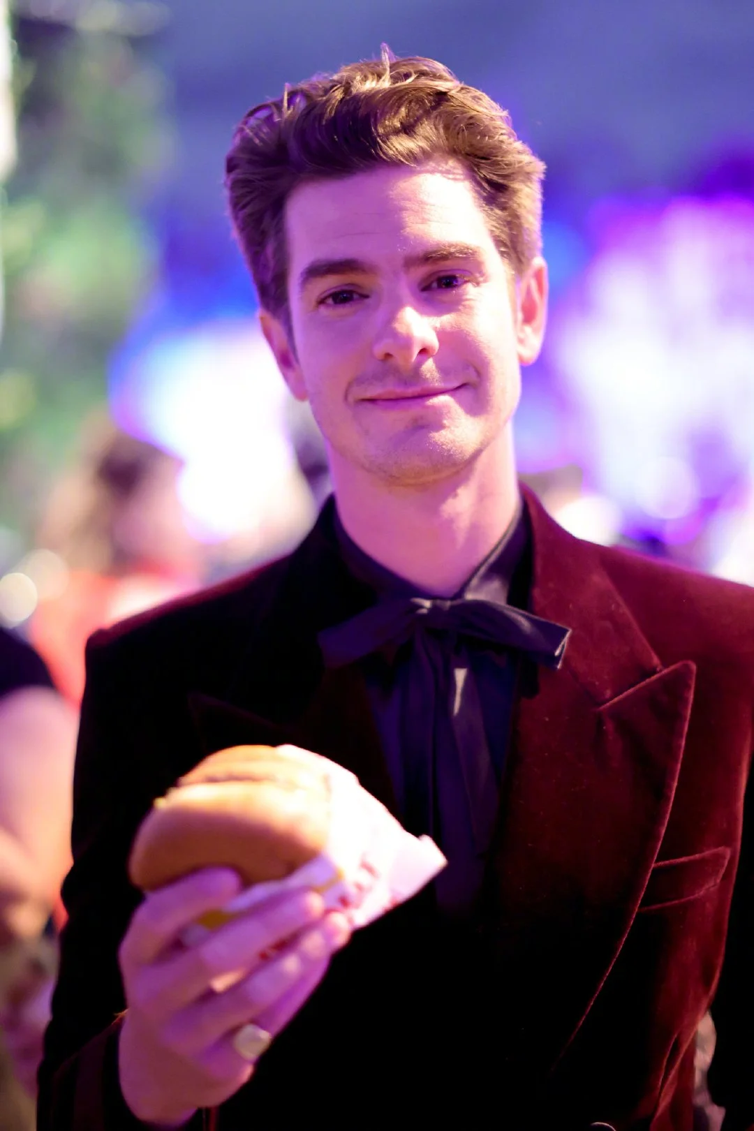 Andrew Garfield eats a burger after the 94th Academy Awards​​​