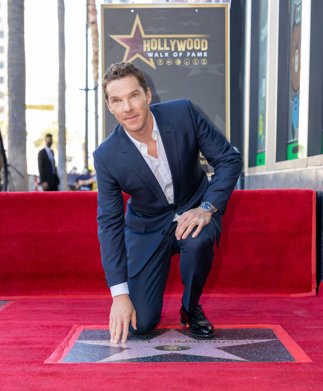 benedict-cumberbatch-leaves-a-star-that-belongs-to-him-at-walk-of-fame-1