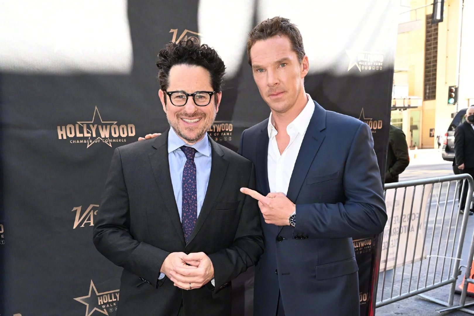 benedict-cumberbatch-leaves-a-star-that-belongs-to-him-at-walk-of-fame-10