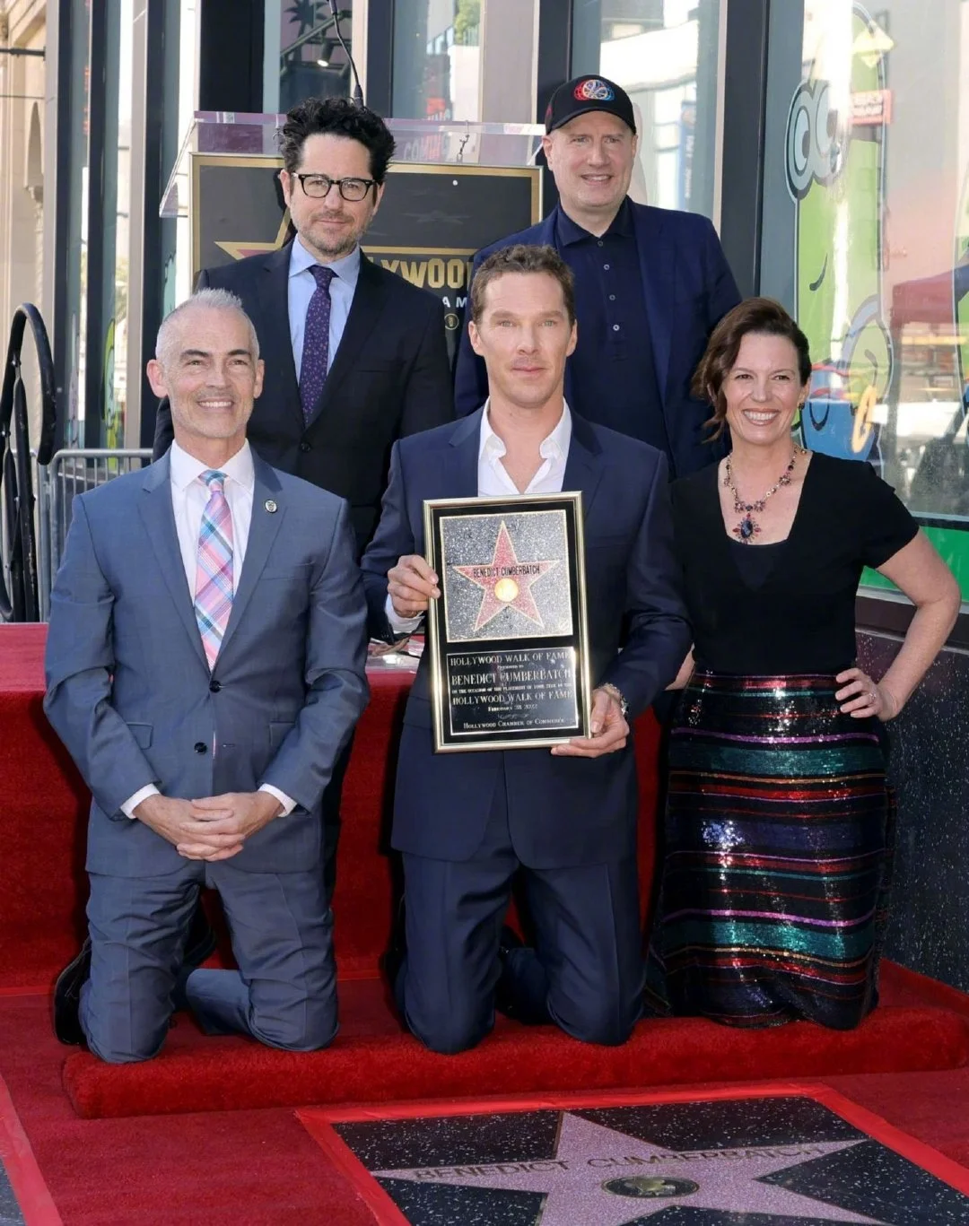 benedict-cumberbatch-leaves-a-star-that-belongs-to-him-at-walk-of-fame-6