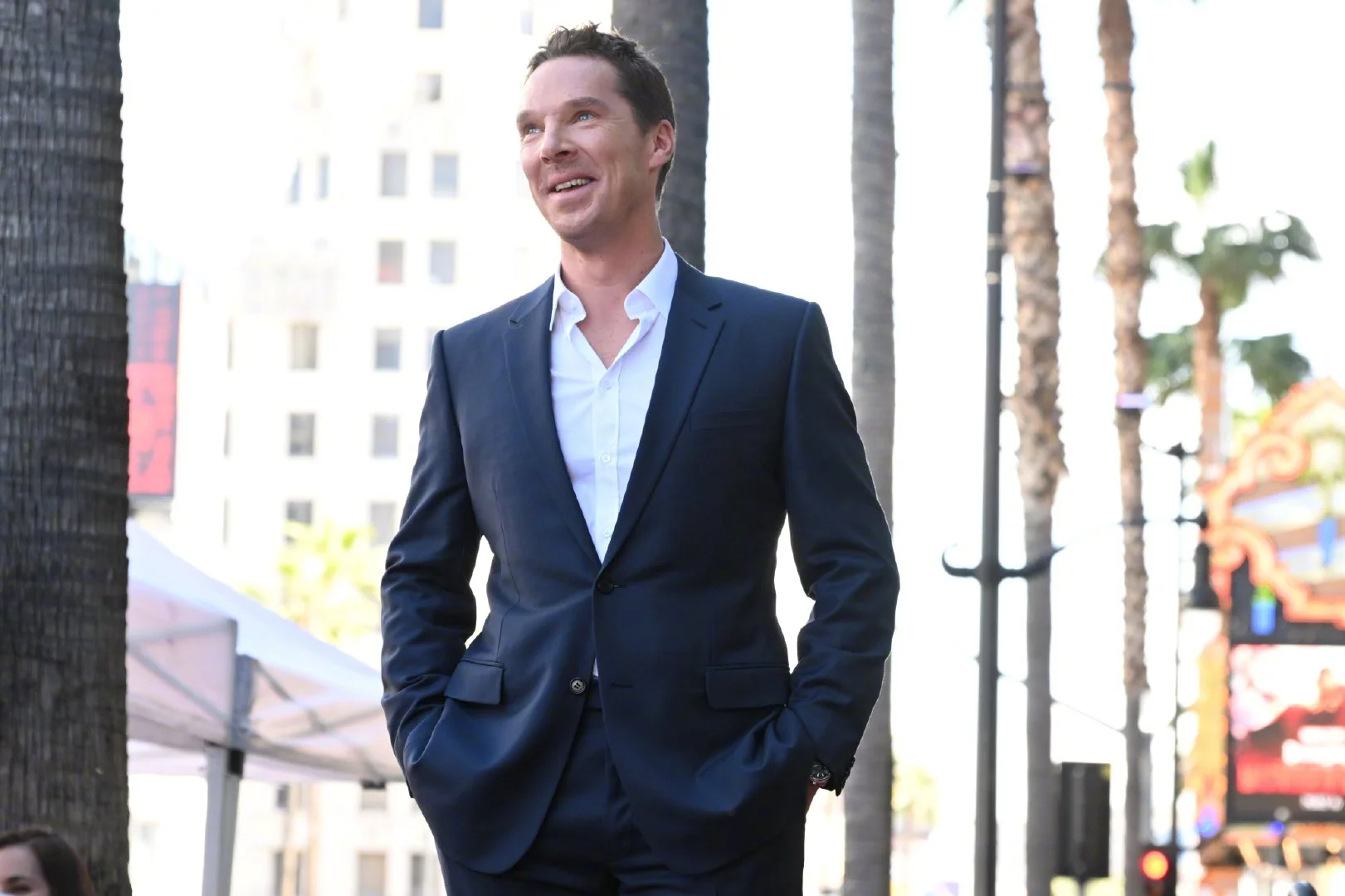 benedict-cumberbatch-leaves-a-star-that-belongs-to-him-at-walk-of-fame-8