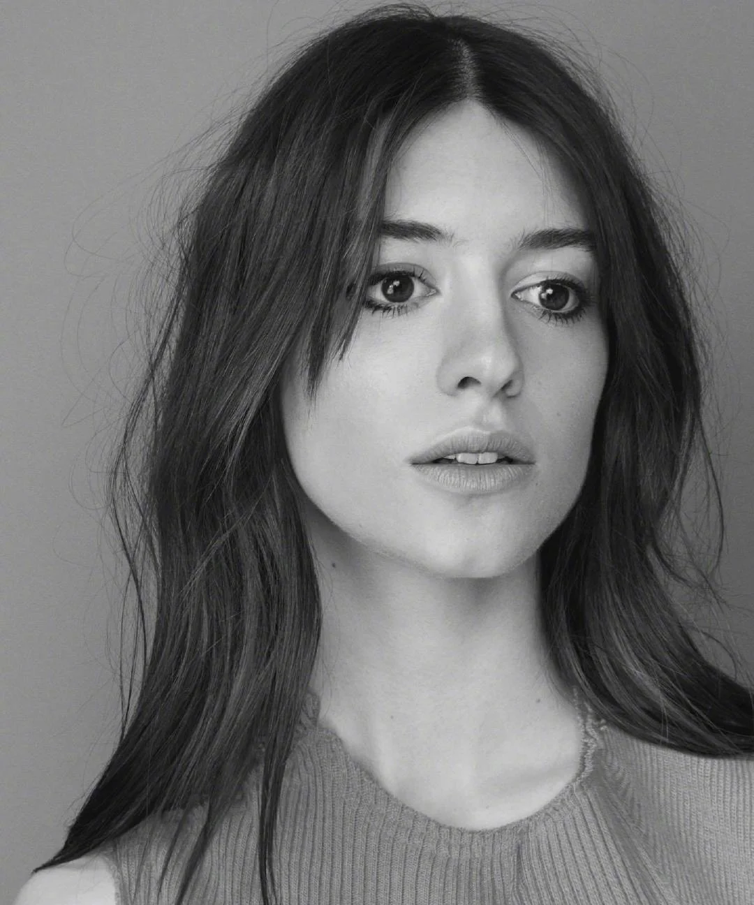 Daisy Edgar-Jones, magazine photo