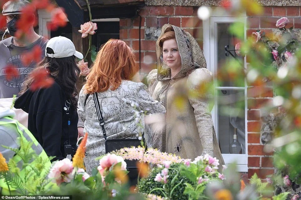 disenchanted-exposed-a-group-of-set-photos-starring-amy-adams-and-patrick-dempsey-appear-10