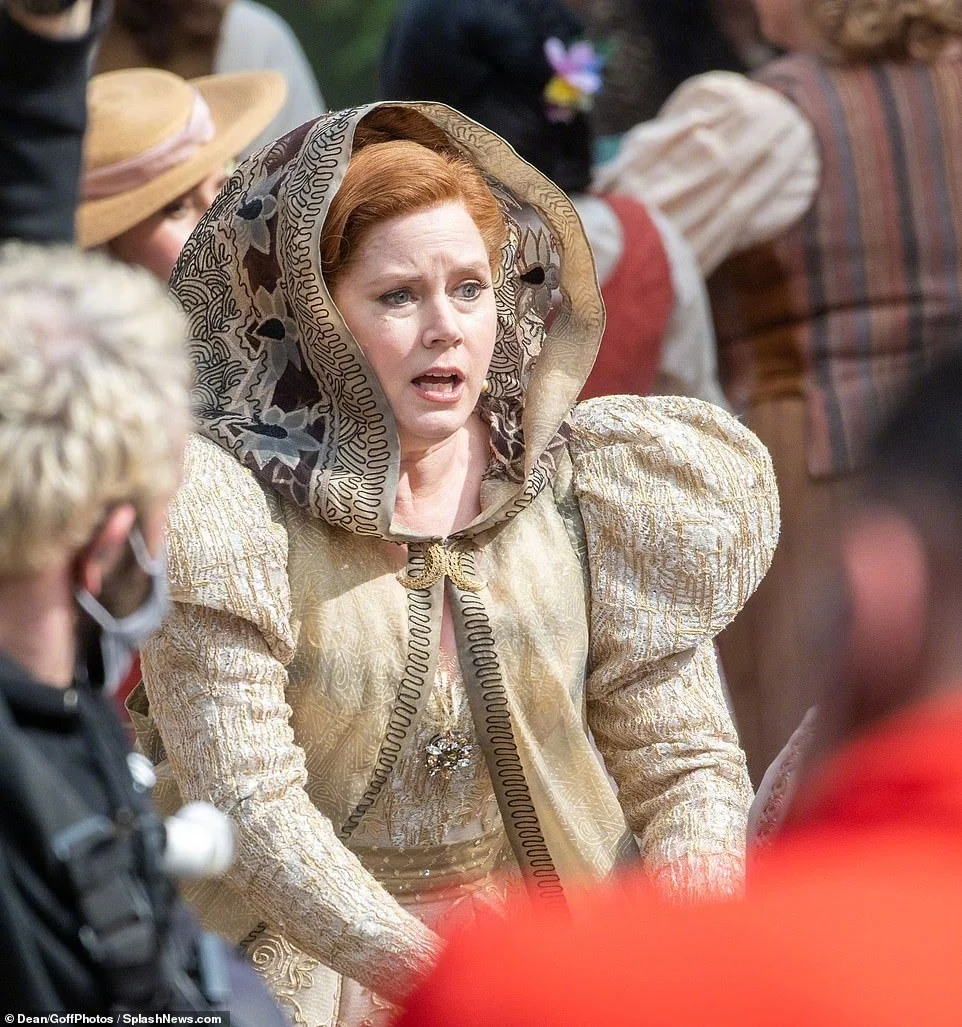 disenchanted-exposed-a-group-of-set-photos-starring-amy-adams-and-patrick-dempsey-appear-11