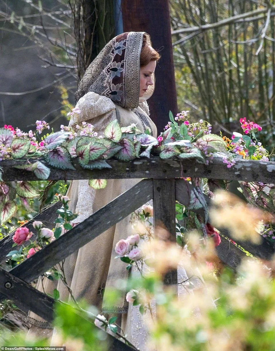 disenchanted-exposed-a-group-of-set-photos-starring-amy-adams-and-patrick-dempsey-appear-14