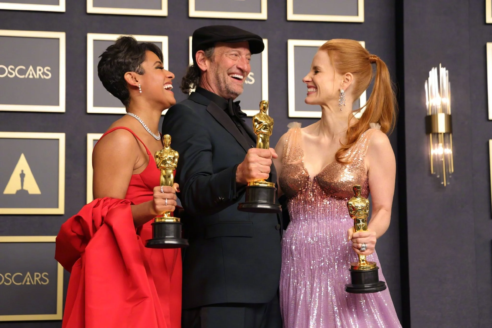 Group photo of 94th Academy Acting Award winners Ariana DeBose, Troy Kotsur, Jessica Chastain​​​