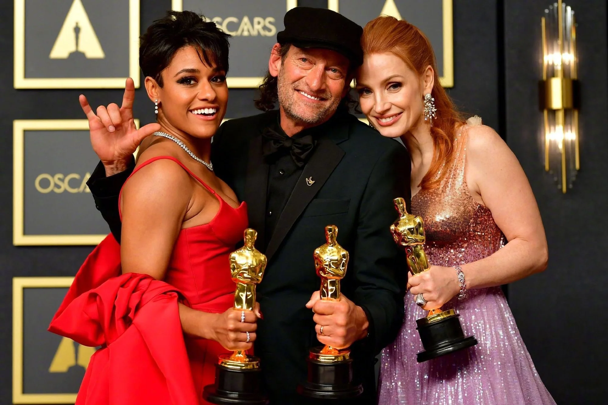 Group photo of 94th Academy Acting Award winners Ariana DeBose, Troy Kotsur, Jessica Chastain​​​