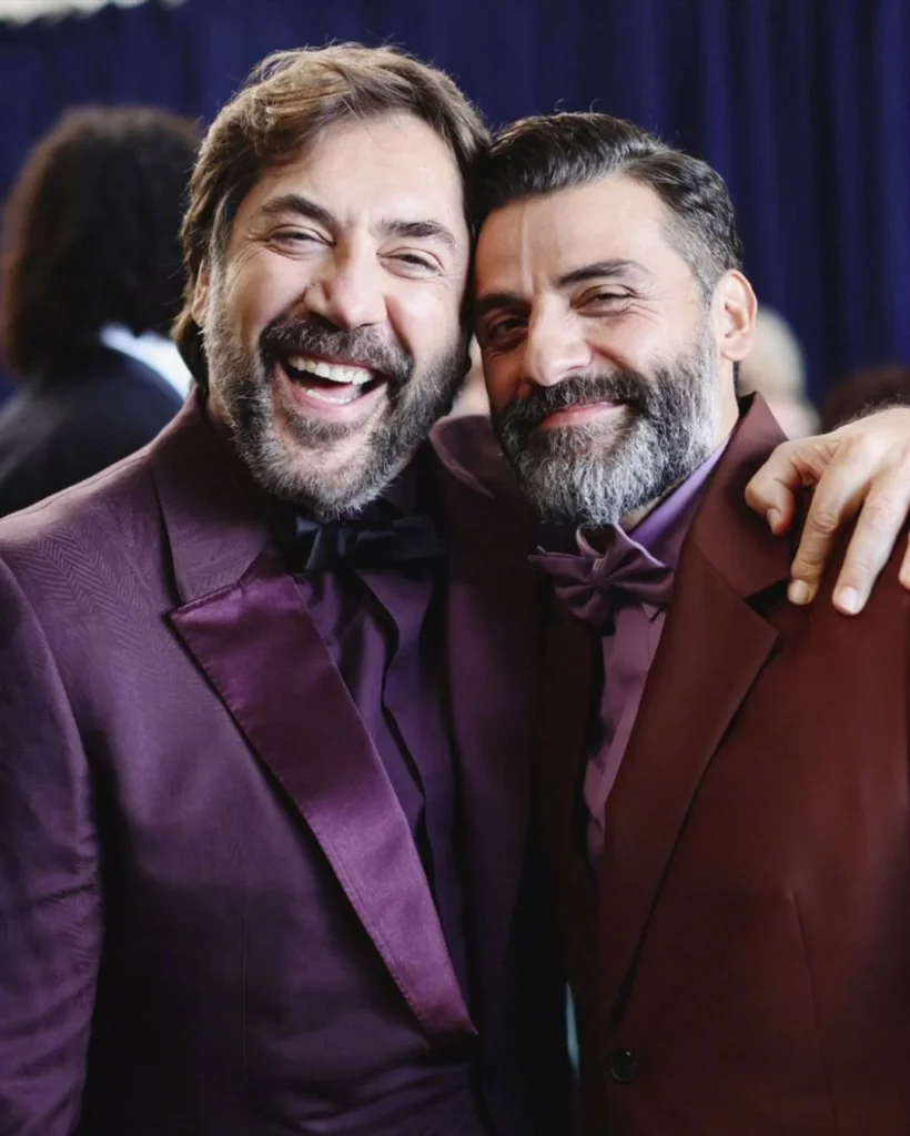 Javier Bardem and Oscar Isaac pose for a photo at the 28th Screen Actors Guild Awards