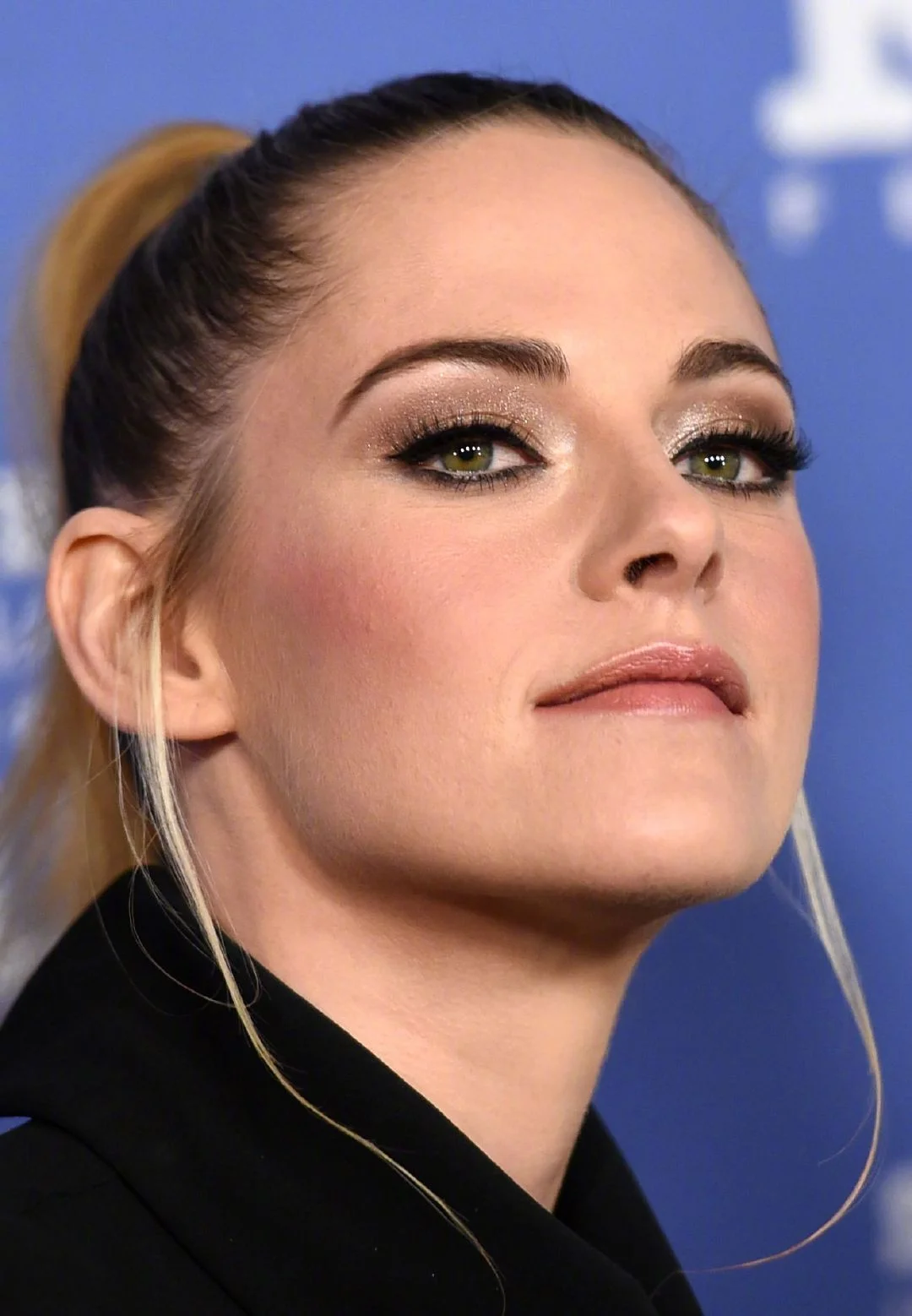 Kristen Stewart receives Santa Barbara International Film Festival "American Riviera Award" ​​​