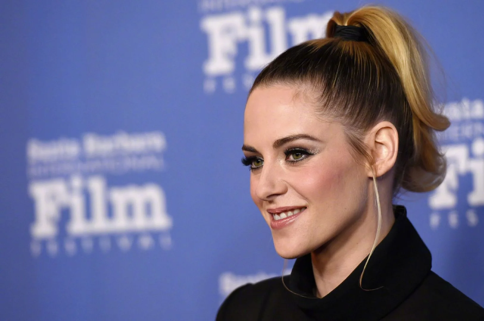 Kristen Stewart receives Santa Barbara International Film Festival "American Riviera Award" ​​​