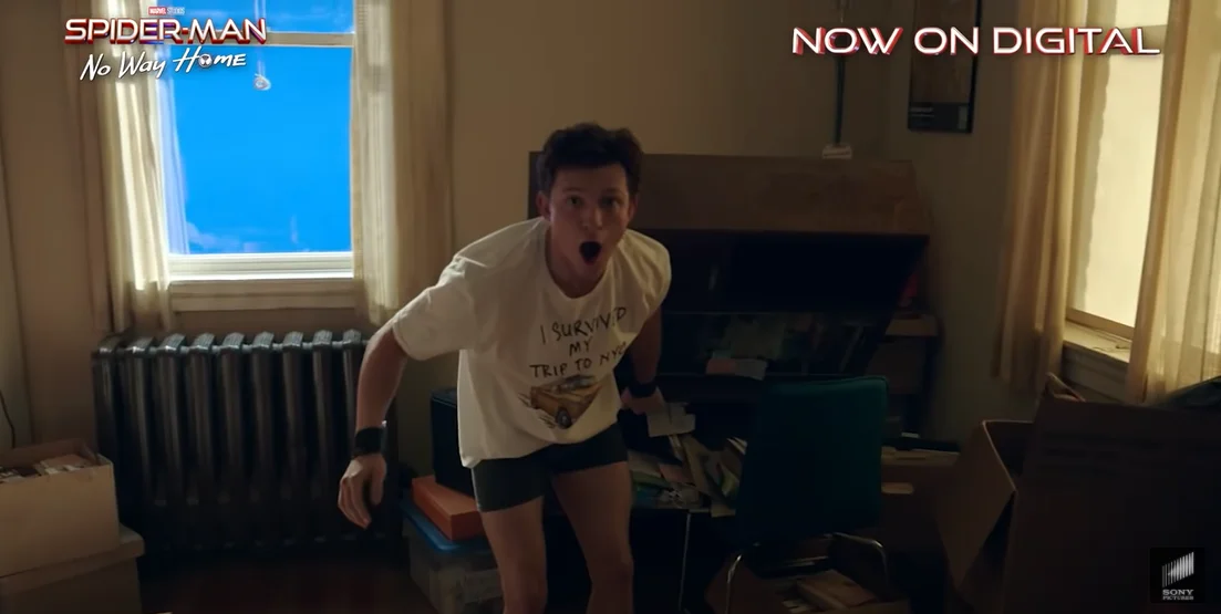 Marvel's "Spider-Man: No Way Home" officially released a new laughing field footage, with a slippery Tom Holland behind every shot!