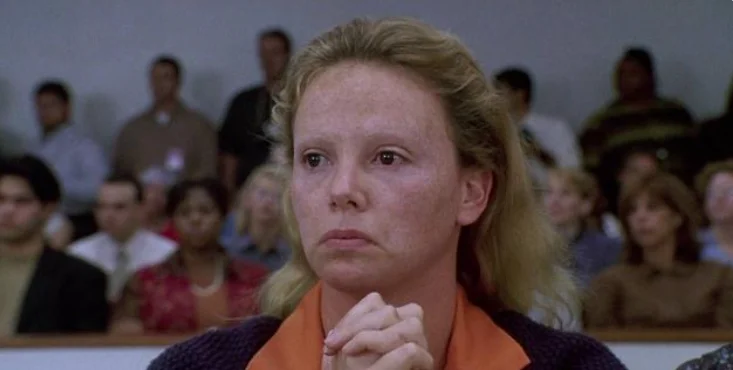 "Monster" Review :it is adapted from a real story, prostitute kills 7 people in a row, Charlize Theron plays her regardless of the image