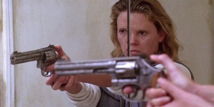 "Monster" Review :it is adapted from a real story, prostitute kills 7 people in a row, Charlize Theron plays her regardless of the image