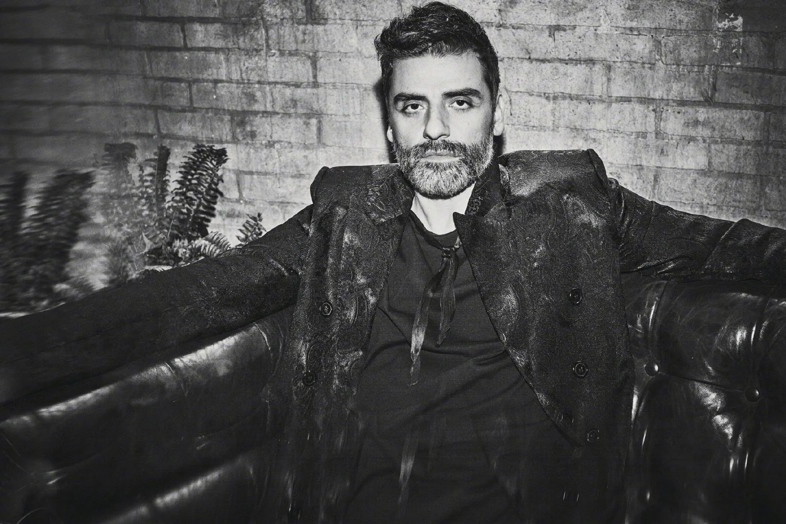 "Moon Knight" Oscar Isaac, photo in the April/May issue of Esquire Magazine USA ​​​