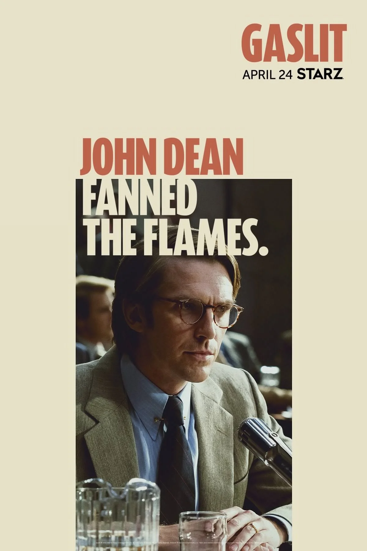 official-trailer-and-poster-for-gaslit-starring-julia-roberts-and-sean-penn-3