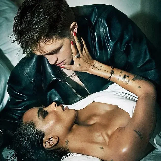 Robert Pattinson & Zoë Kravitz on the cover of the new issue of Wonderland​​​