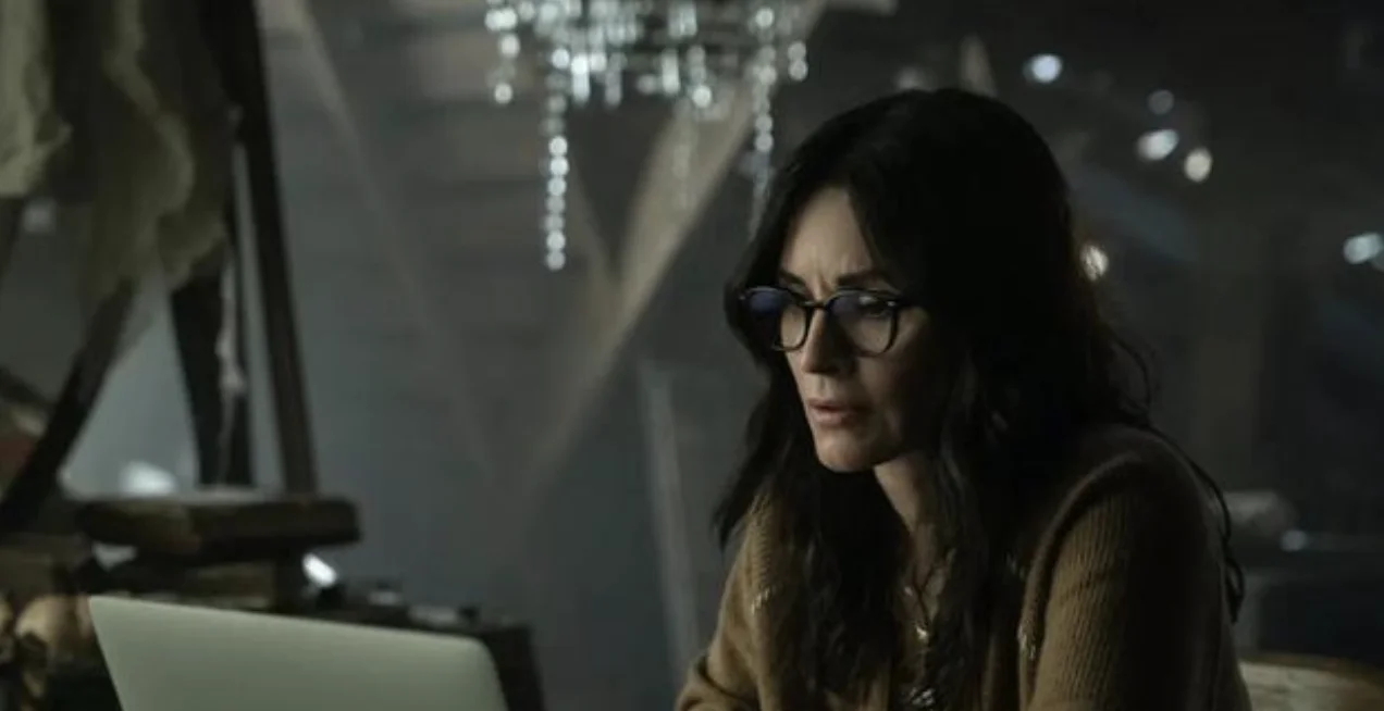 "Shining Vale‎": Is this a real ghost or crazy?