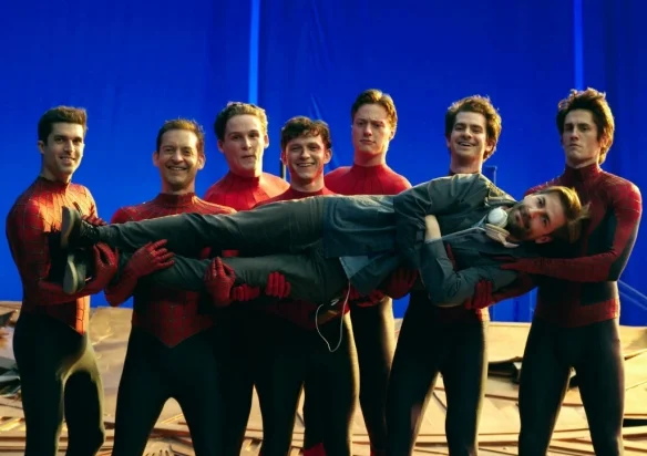 "Spider-Man: No Way Home" exposes behind-the-scenes photos of "Seven Spider-Man in the same frame"
