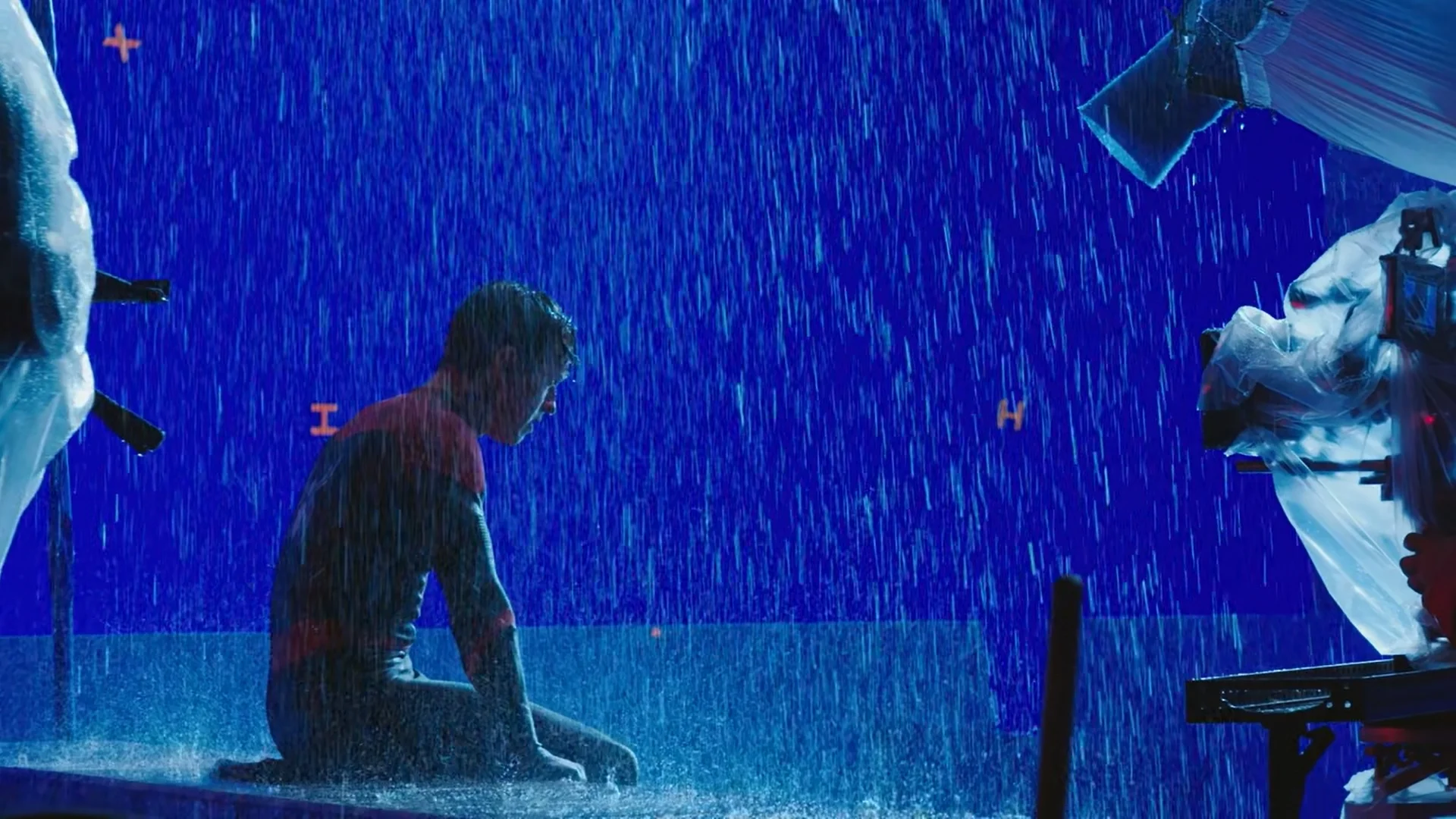 "Spider-Man: No Way Home" exposes the laughing scene, Garfield and Tobey hug each other