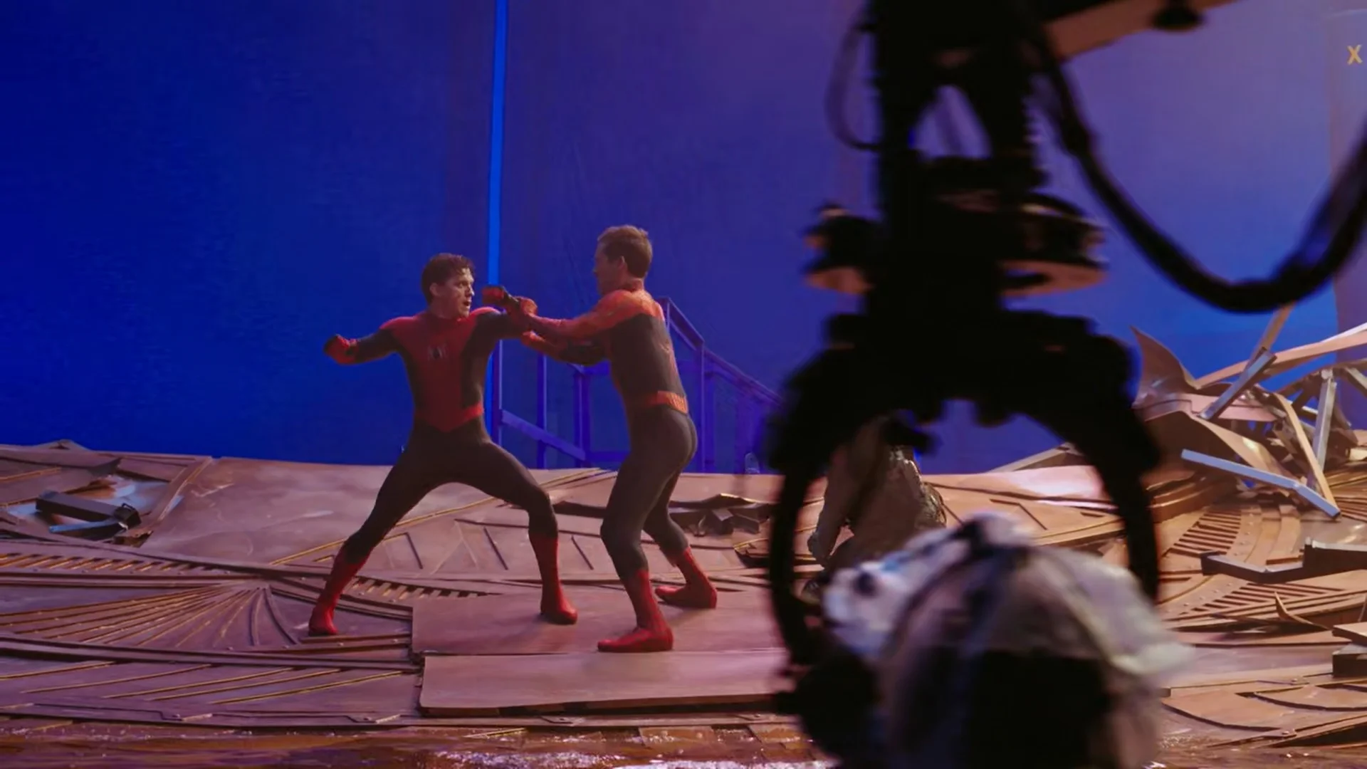 "Spider-Man: No Way Home" exposes the laughing scene, Garfield and Tobey hug each other