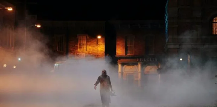 "Texas Chainsaw Massacre" Review: A simple sequel of crude and classic killing, it is bloody thrills!