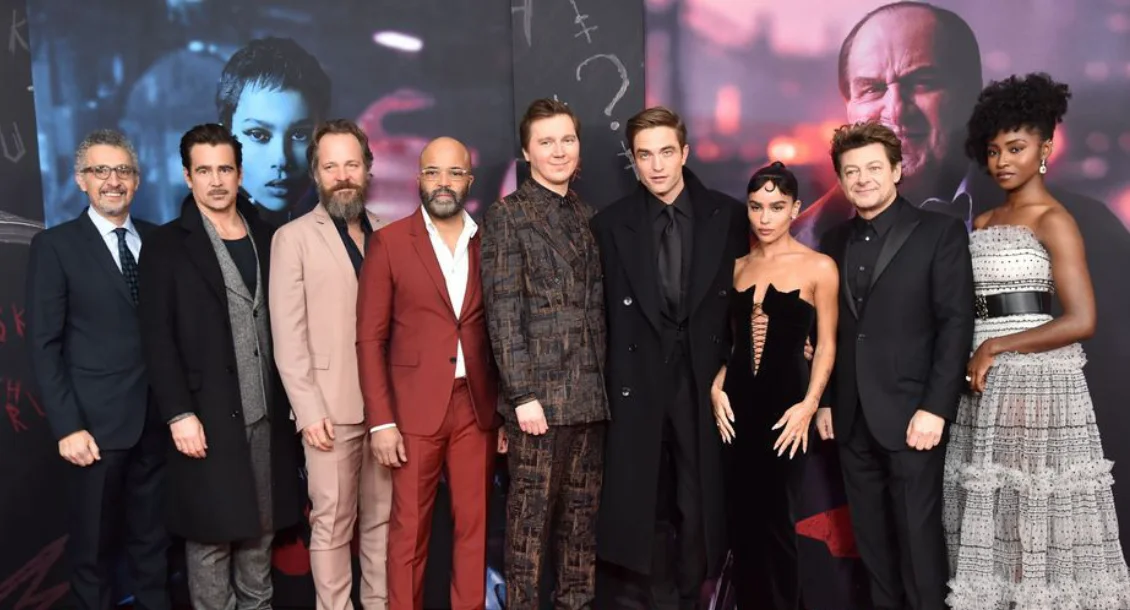 the-batman-new-york-premiere-zoe-kravitz-cat-head-dress-eye-catching-12