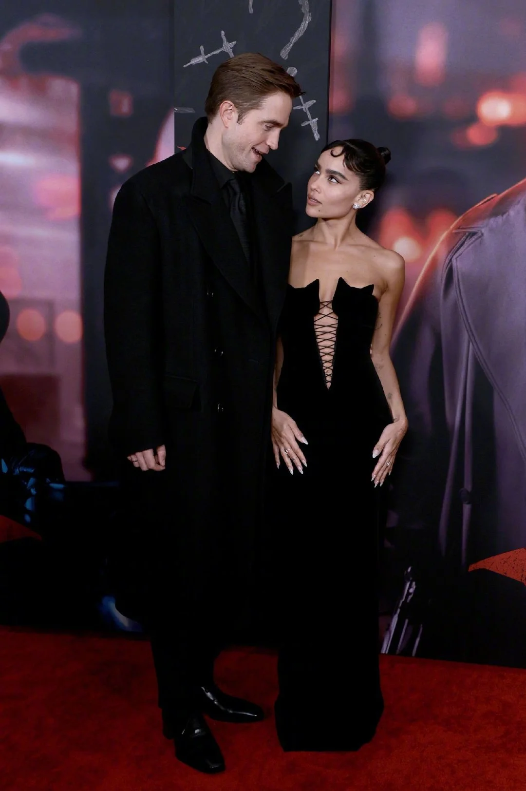 the-batman-new-york-premiere-zoe-kravitz-cat-head-dress-eye-catching-6