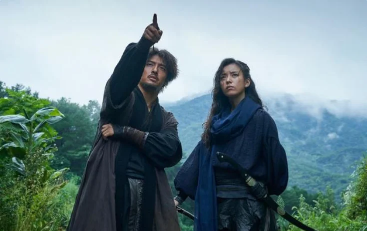 "The Pirates: Goblin Flag" Review: Star Actor Dresses Up Funny, Kwang-soo Lee Becomes Korean Captain Jack