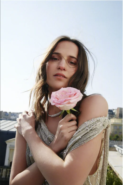 Alicia Vikander, British version of "Harper's Bazaar" May issue photo ​​​