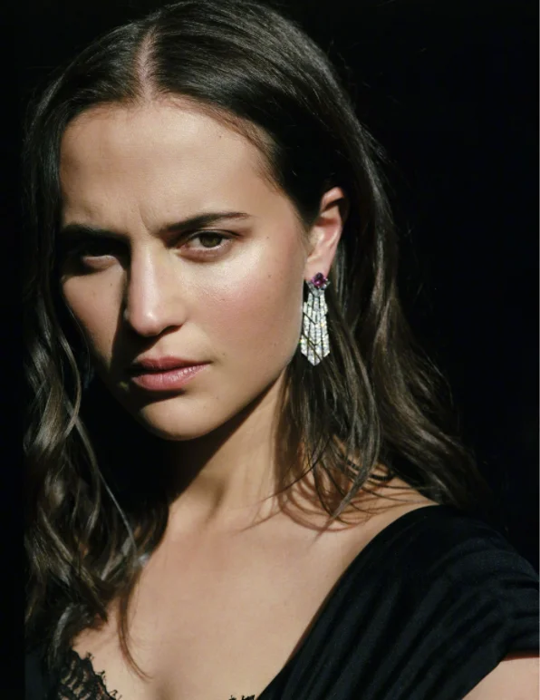 Alicia Vikander, British version of "Harper's Bazaar" May issue photo ​​​
