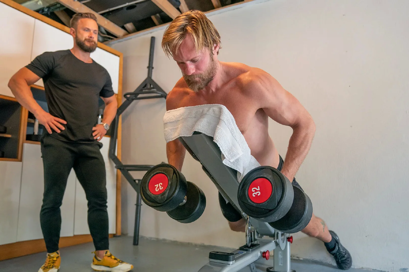 Behind-the-scenes photos of Alexander Skarsgård working out for the new film "The Northman"