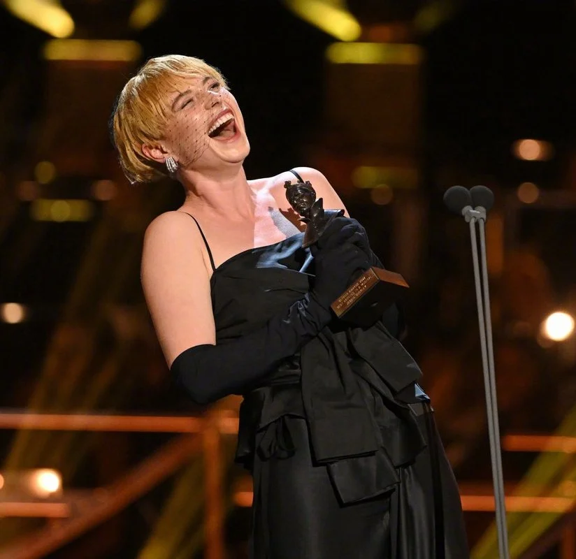 Eddie Redmayne and Jessie Buckley won the Olivier Awards for Best Actor and Actress in a Musical with "Cabaret" ​​​