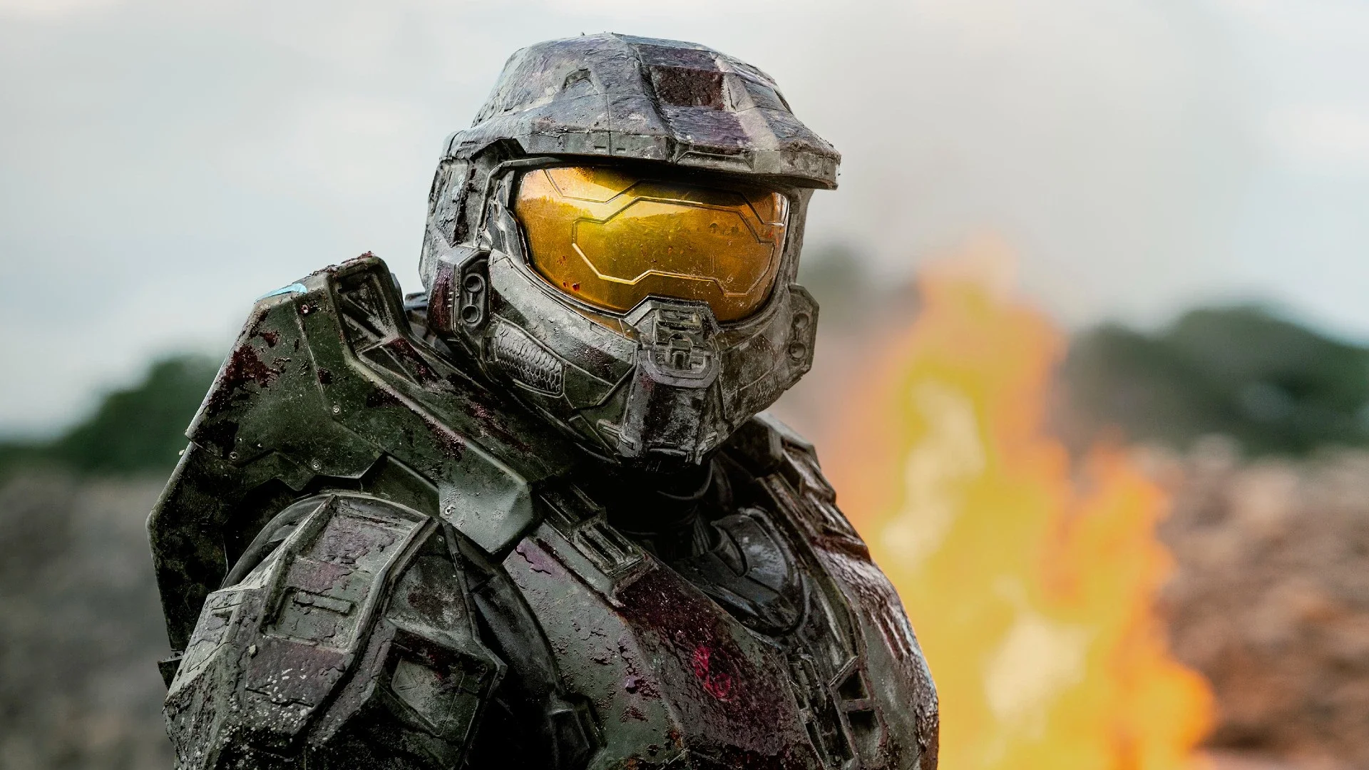 It's not just the helmet that takes off, the "Halo" American drama Master Chief strips off to show his muscles
