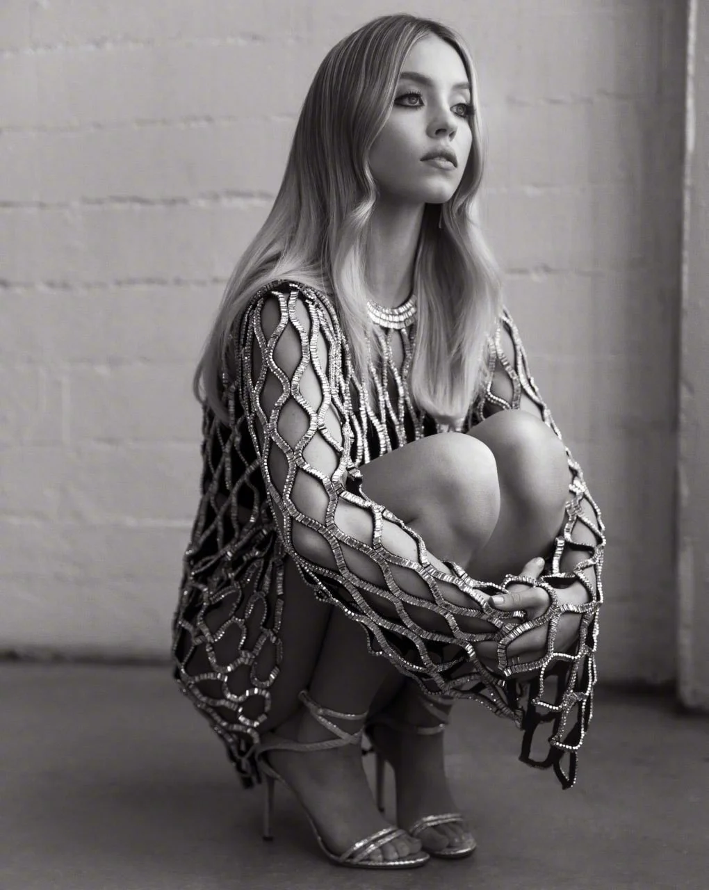 Sydney Sweeney exposes black and white fashion photos