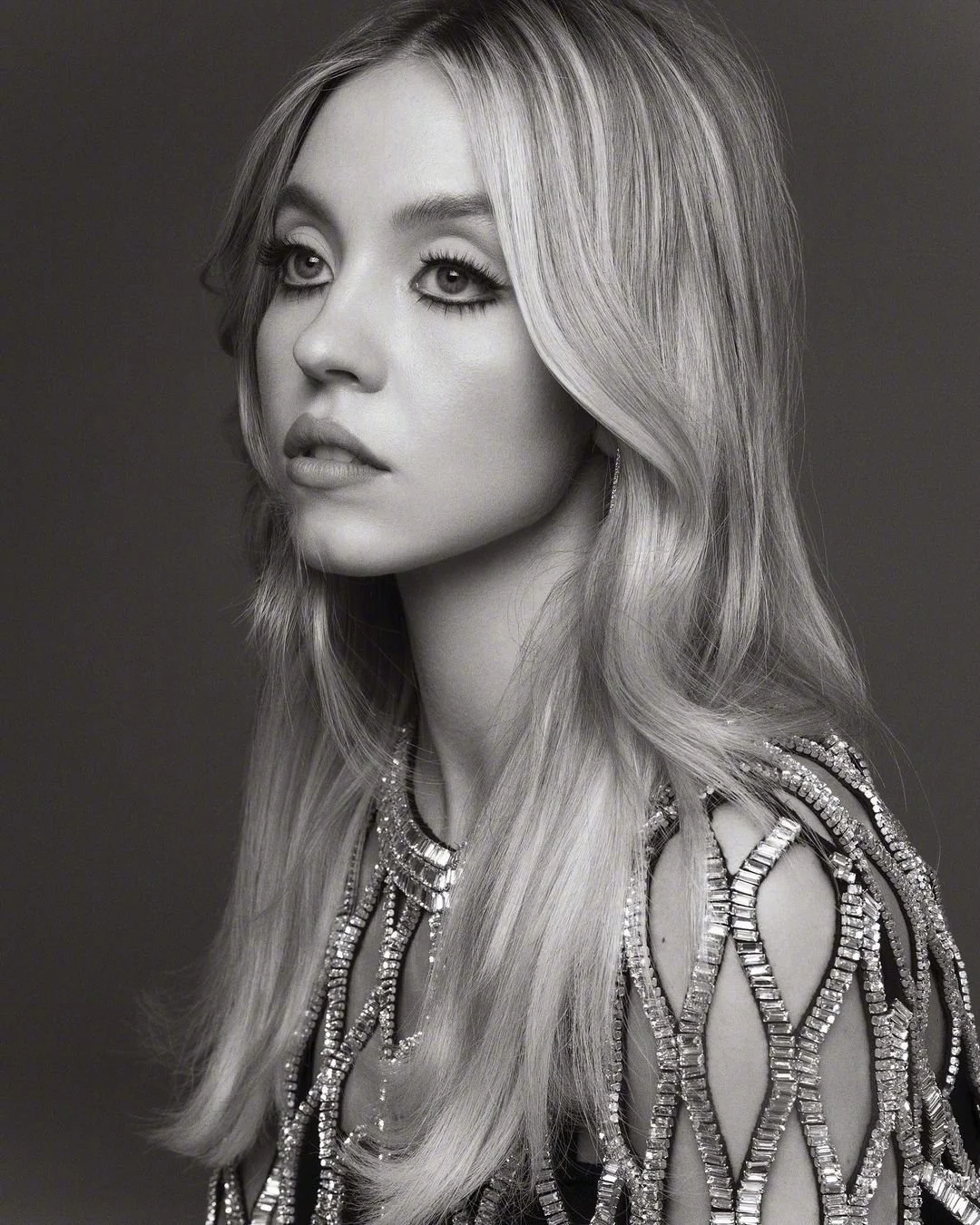 Sydney Sweeney exposes black and white fashion photos