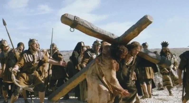 "The Passion of the Christ‎" Review: A Large-Scale Religious Film, Is Satan's Appearance Beautiful or Temptation