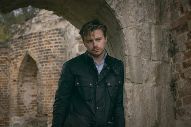 The spy war masterpiece "Slow Horses" released new stills, Jack Lowden tousled hair
