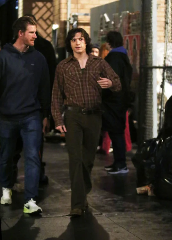 Tom Holland, Sasha Lane film new drama "The Crowded Room" ​​​