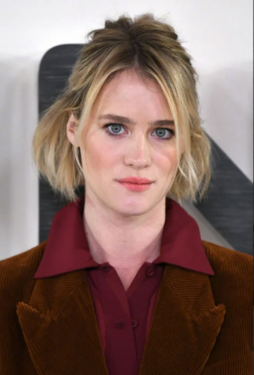 Ariane Labed, Christopher Abbott and Mackenzie Davis to star in new film "Swimming Home‎"