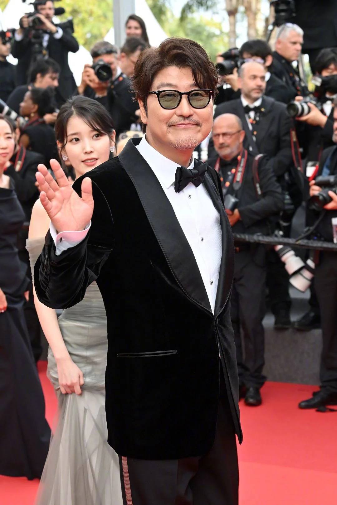 "Broker" crew appear on the red carpet at Cannes premiere