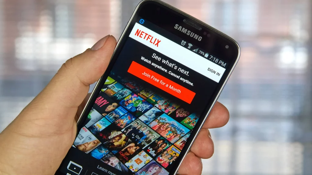 Netflix has 200,000 subscribers unsubscribed, shareholders furious and sued