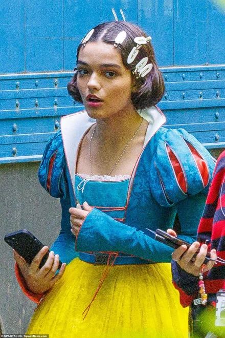 'Snow White' reveals set photos, Rachel Zegler dressed up