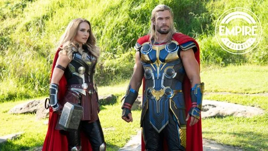 "Thor: Love and Thunder‎" reveals new stills, the goddess of Thor and Thor stand side by side