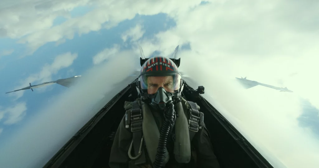 "Top Gun: Maverick" tops $300 million at the global box office, Tom Cruise can compete with superheroes
