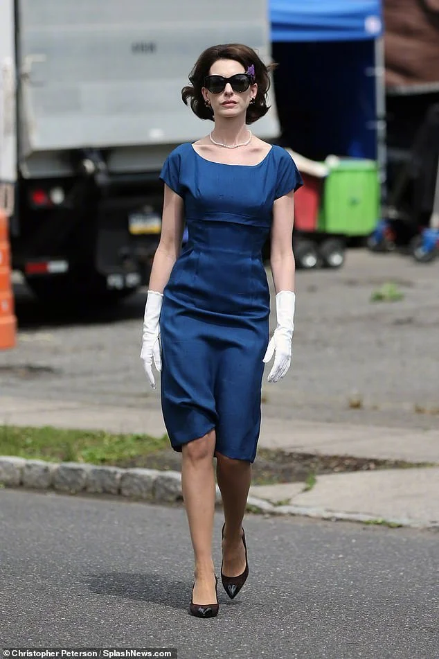 Anne Hathaway's new film "Mothers' Instinct‎" ​​​releases set photos