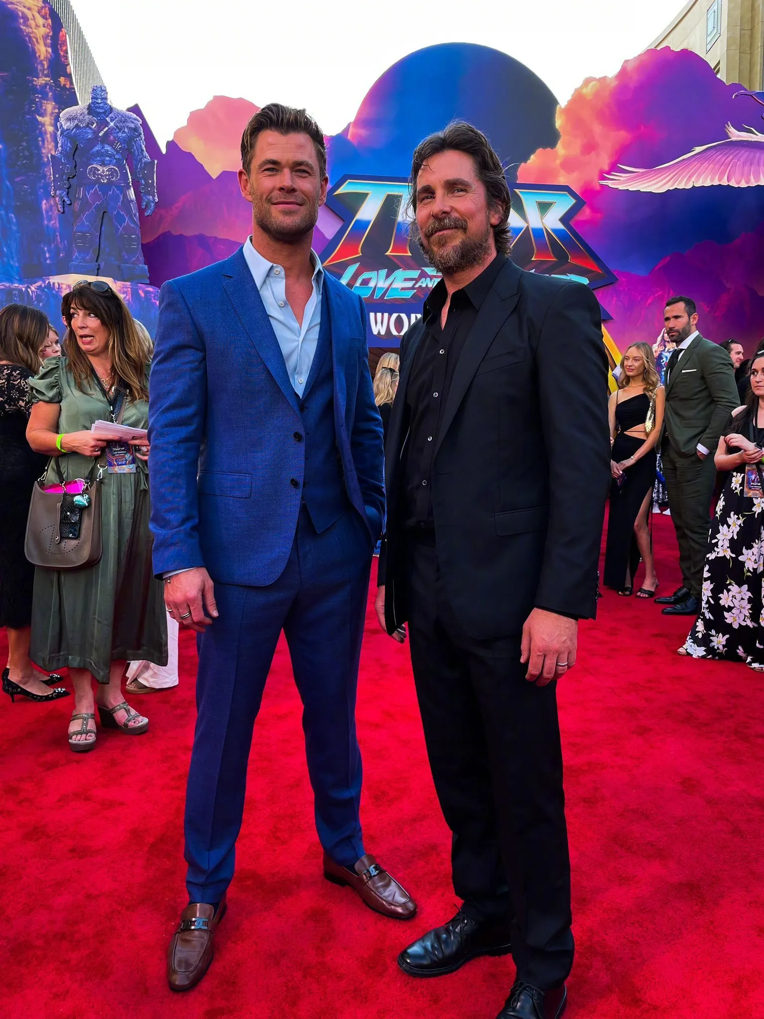 chris-hemsworth-poses-with-christian-bale-at-the-thor-love-and-thunder-world-premiere-1