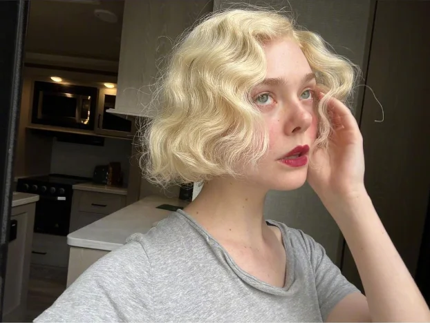 Elle Fanning wears wig to pay tribute to idol Marilyn Monroe
